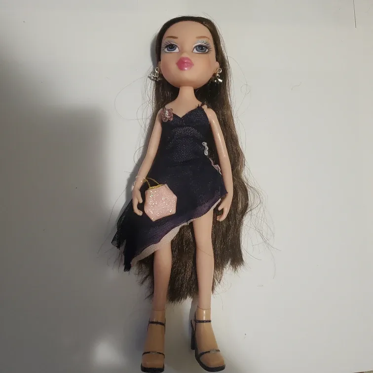 Bratz Ice Skating Dana + Mini Bratz image indicator(3)