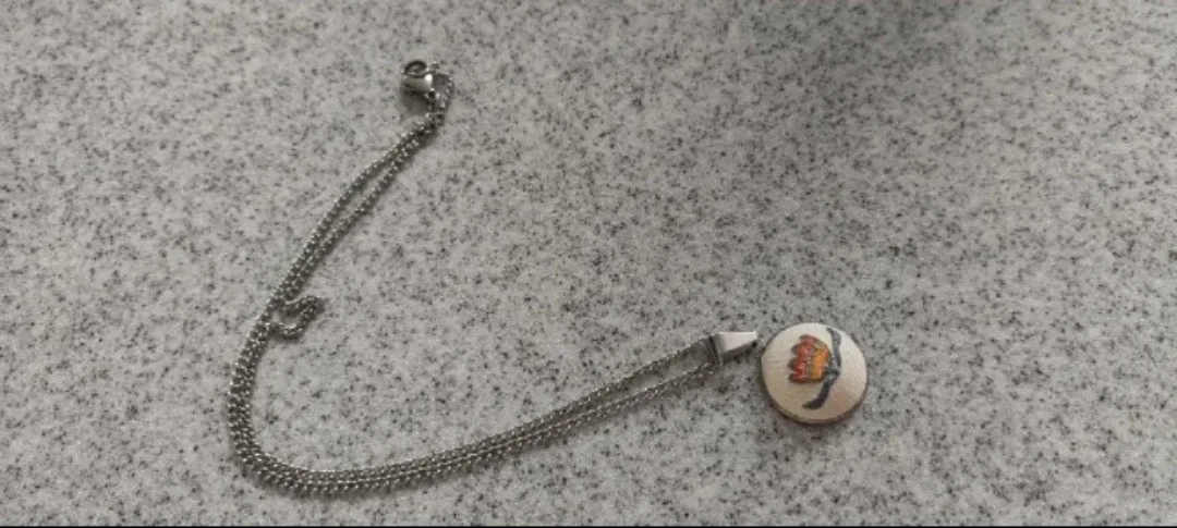 Etay.canada. Flower Pendant Necklace - #Cleanout image indicator(2)