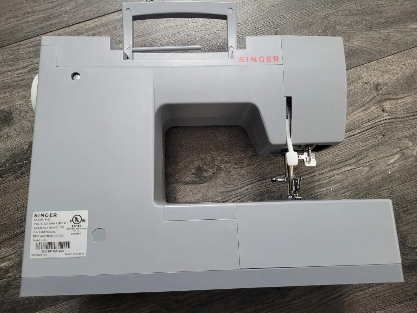Singer Heavy Duty 4423 Sewing Machine - photo 4