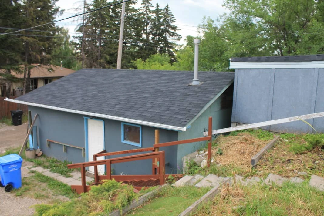 Oversized Double Garage <5KM to City Center - photo 2