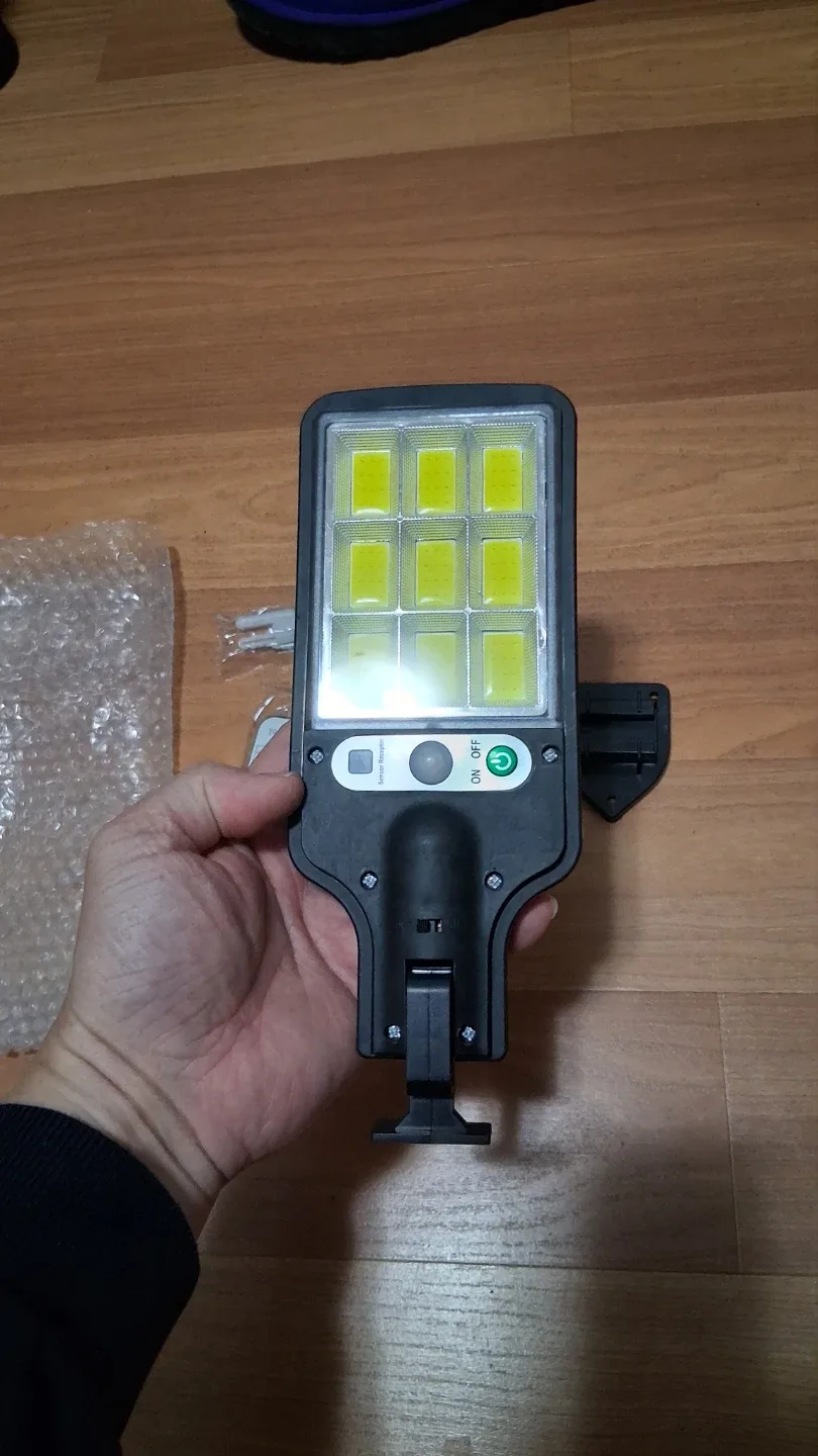 Solar Motion Sensor LED Lamp w Remote, wall mount, Super Bright