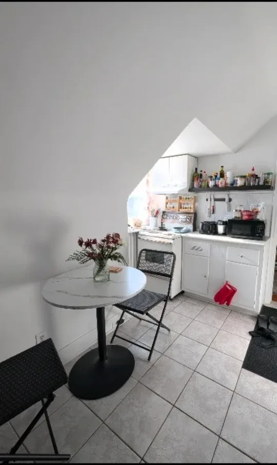 Round Bar Table - 27.6" White Marble Top