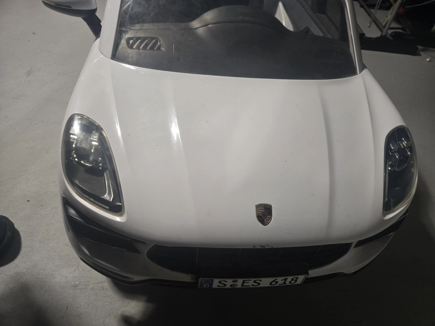 Porsche Macan Kids Ride-On Car - White - photo 2