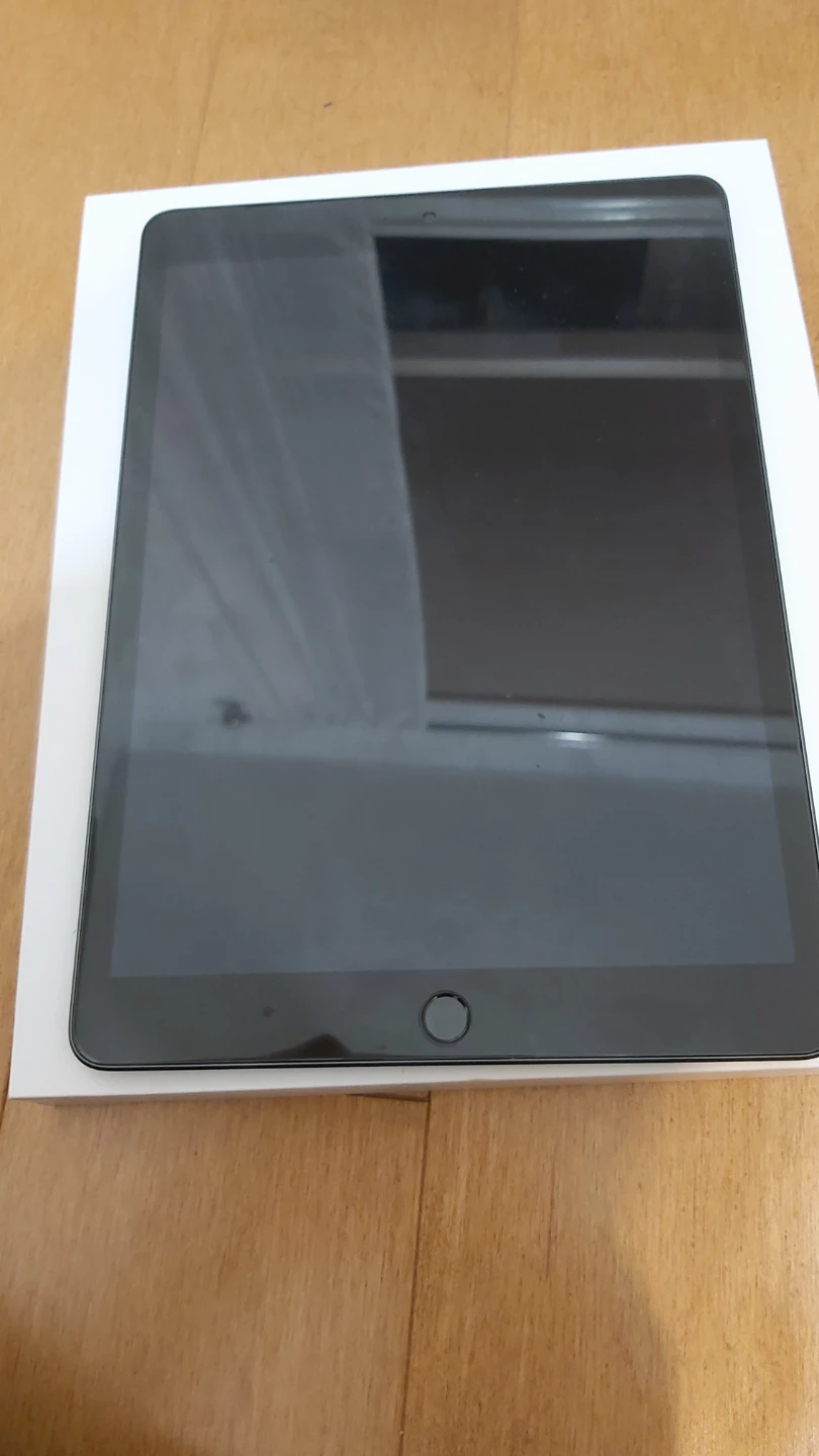 Ipad 9th Generation With Screen protector and Keyboard - photo 2