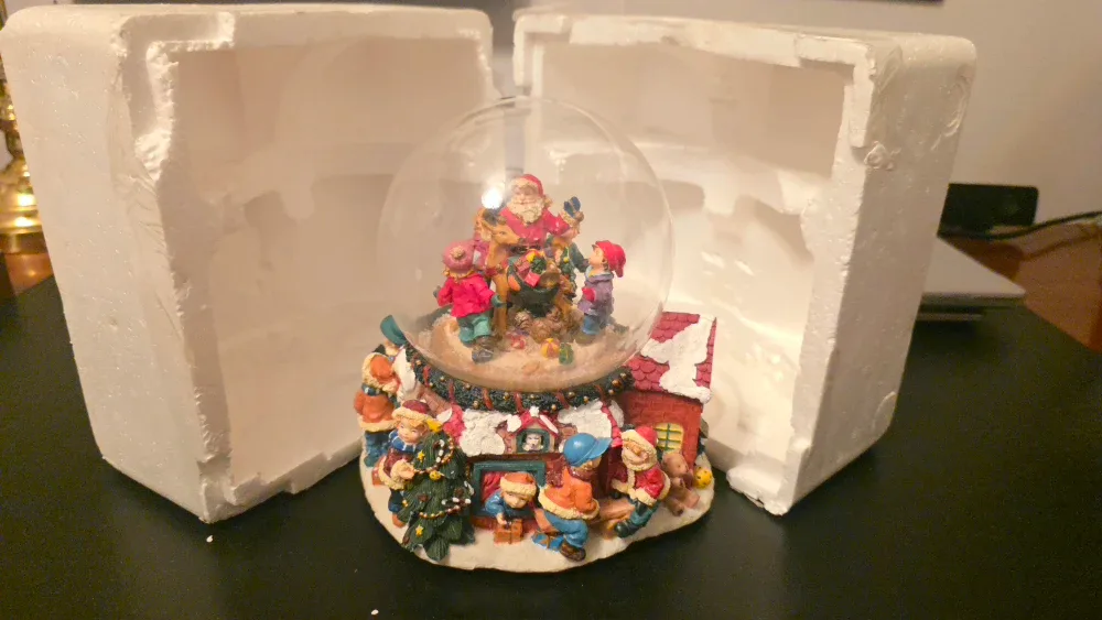 Musical Waterball Snowglobe image indicator(4)