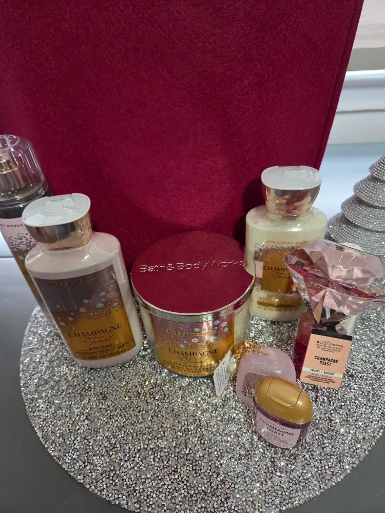 NWT Bath & Body Works Champagne Toast Gift Set image indicator(2)