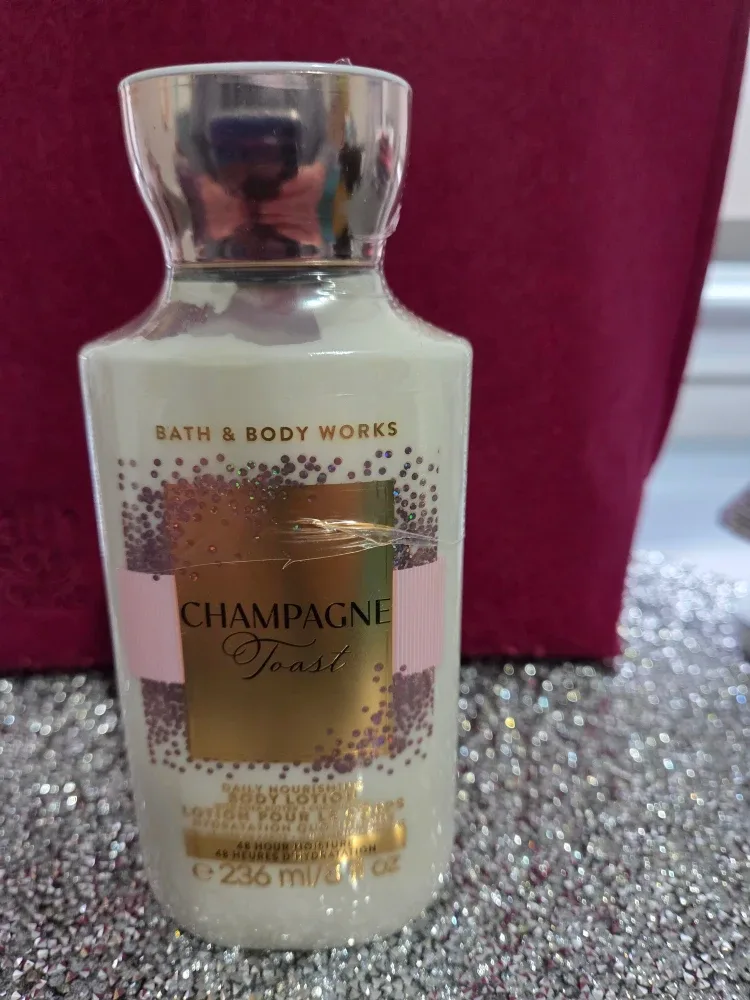 NWT Bath & Body Works Champagne Toast Gift Set image indicator(5)