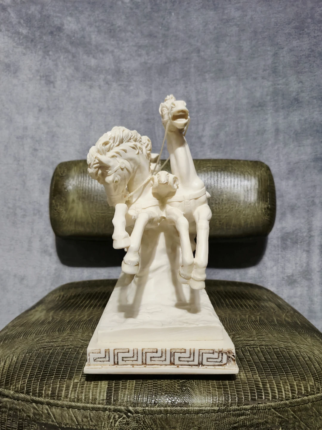 Beautiful Large Santini Marble Chariot Carving - photo 4