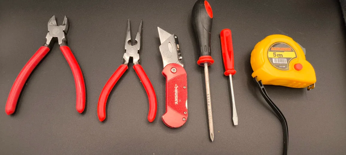 Essential Red Tool Kit – Clean, Sharp & Ready