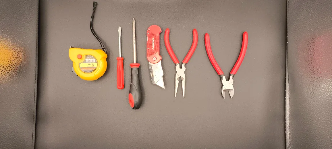 Essential Red Tool Kit – Clean, Sharp & Ready image indicator(2)