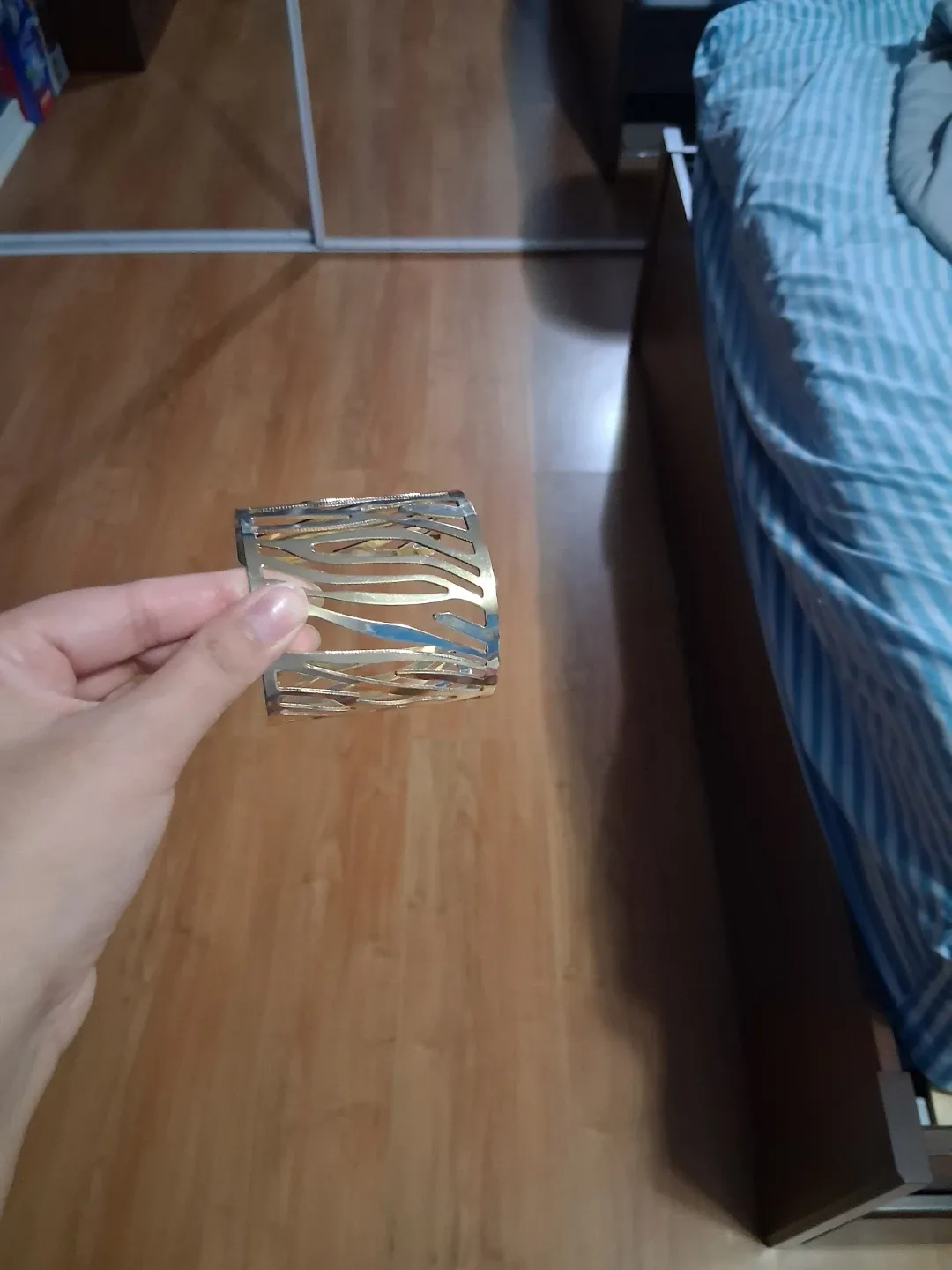 Gold Cuff Bracelet image indicator(3)