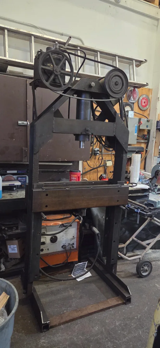 Large press/ broaching press