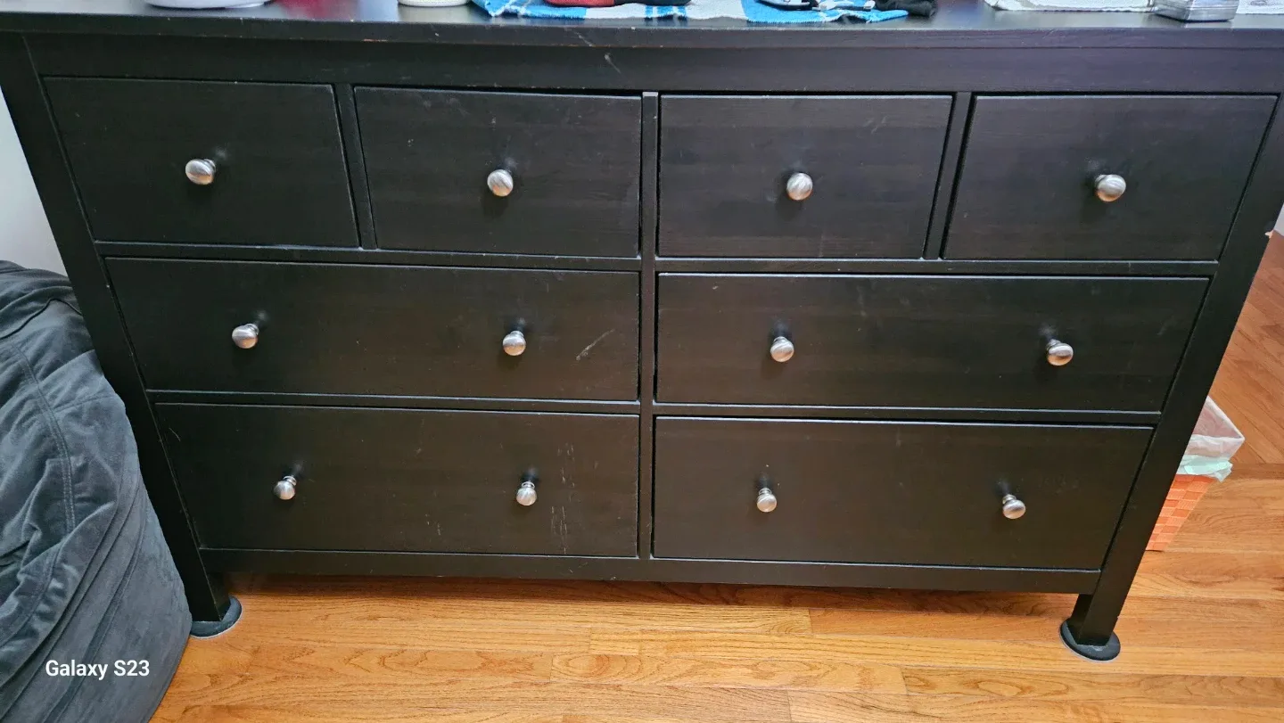 Black 8-Drawer Dresser