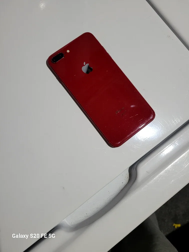 Apple iPhone 8 Plus Red plus image indicator(2)