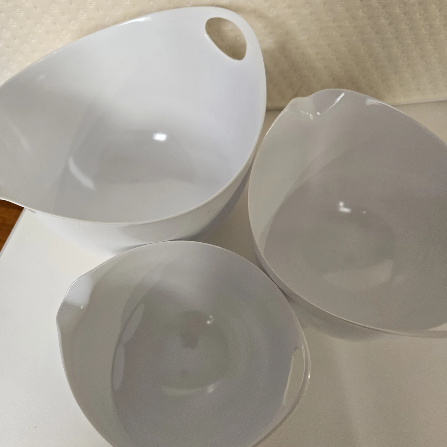 White Mixing Bowls - Nesting Set of 3 - photo 4