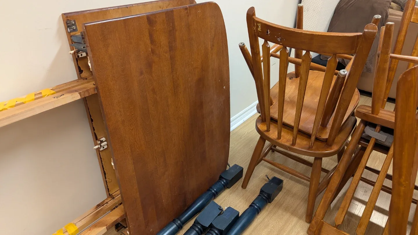 Kitchen table w chairs