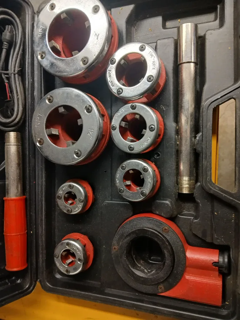 3/8"-2" 10 PC. Ratcheting Pipe Threader Set image indicator(4)