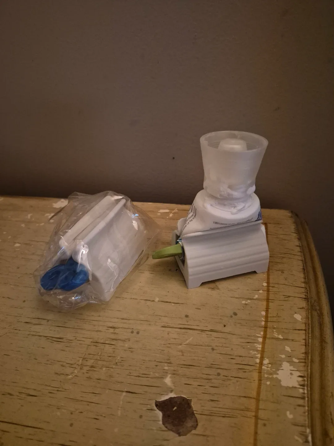 Toothpaste Tube Squeezer - New! image indicator(2)