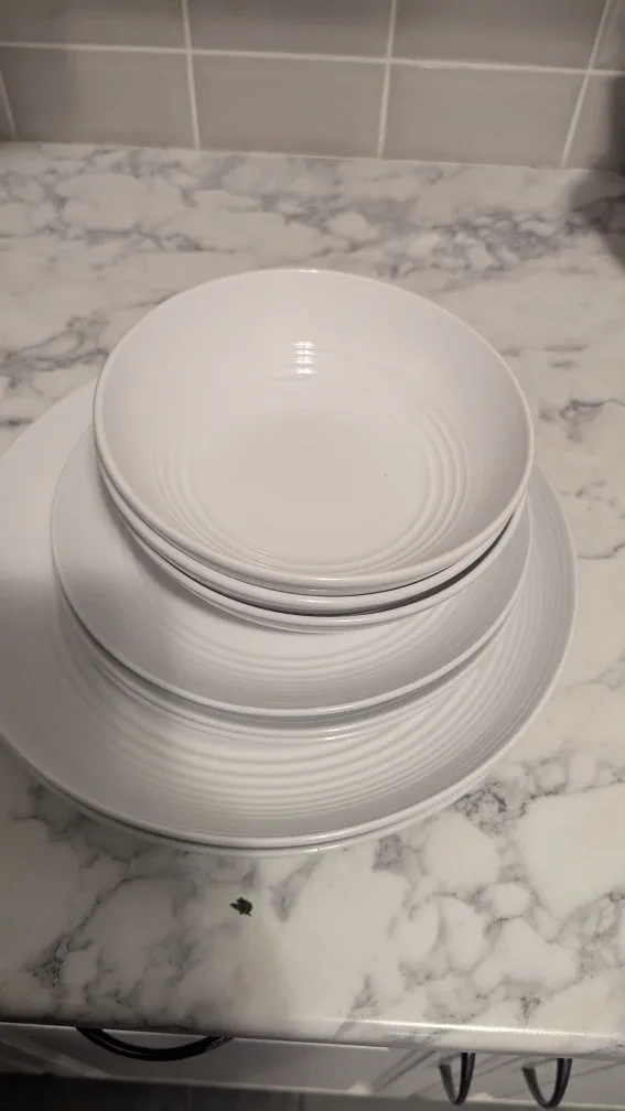 White Dinnerware Set