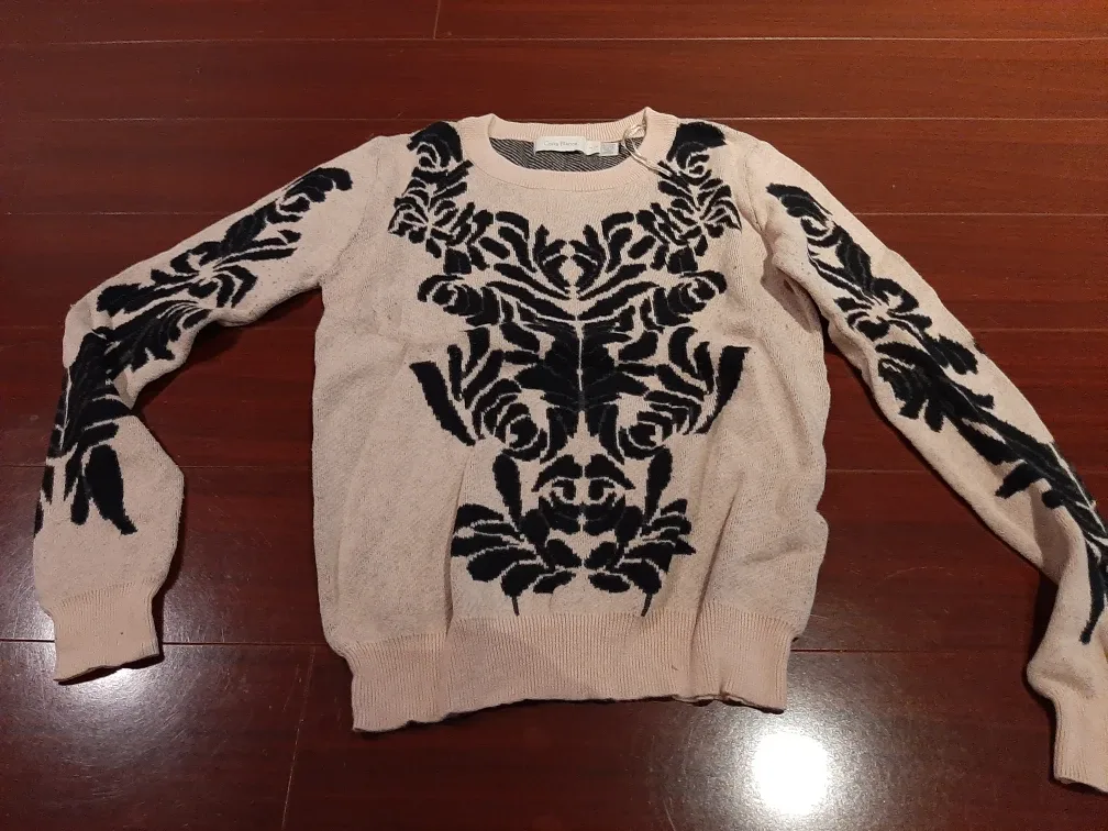 Cream-coloured Floral Sweater (Medium)