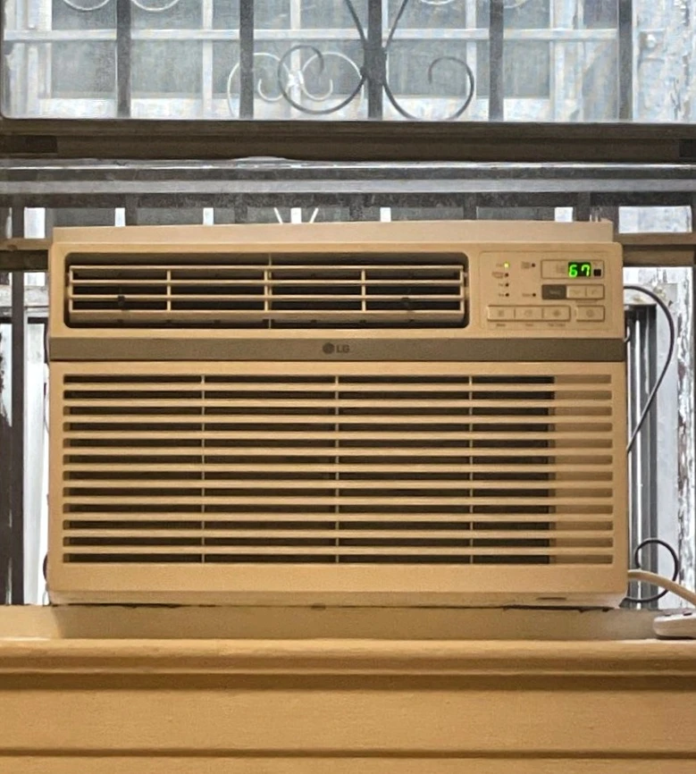 LG Window Air Conditioner with Remote - photo 3