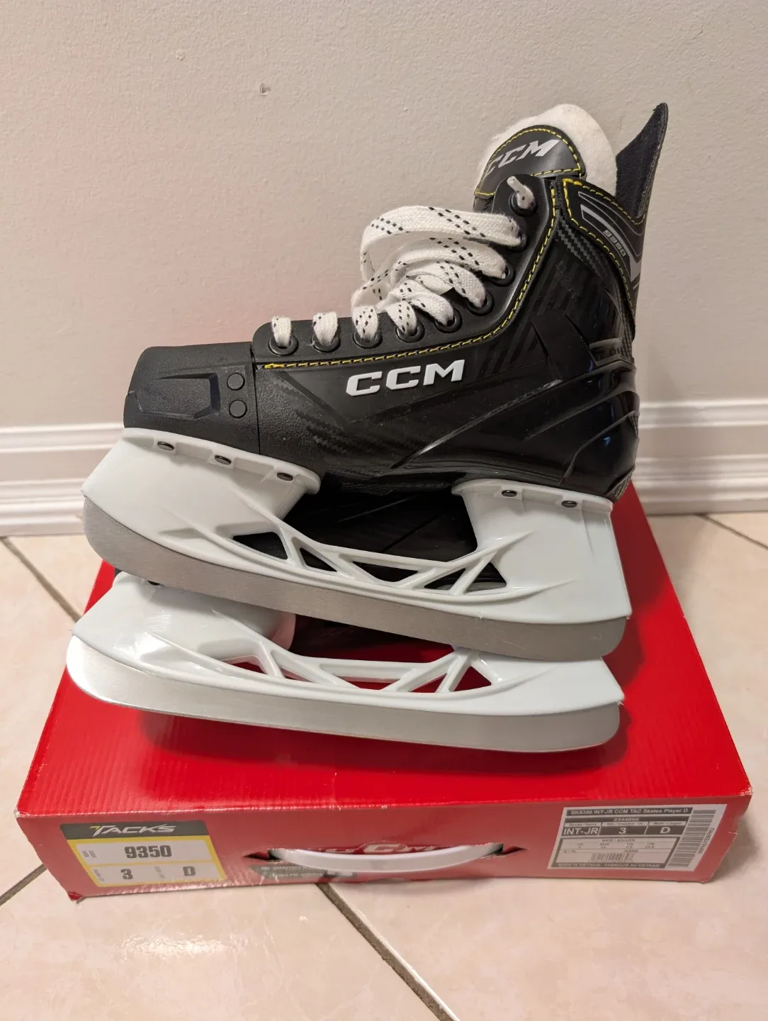 CCM Tacks 9350 Junior Ice Skates - Size 3D image indicator(7)