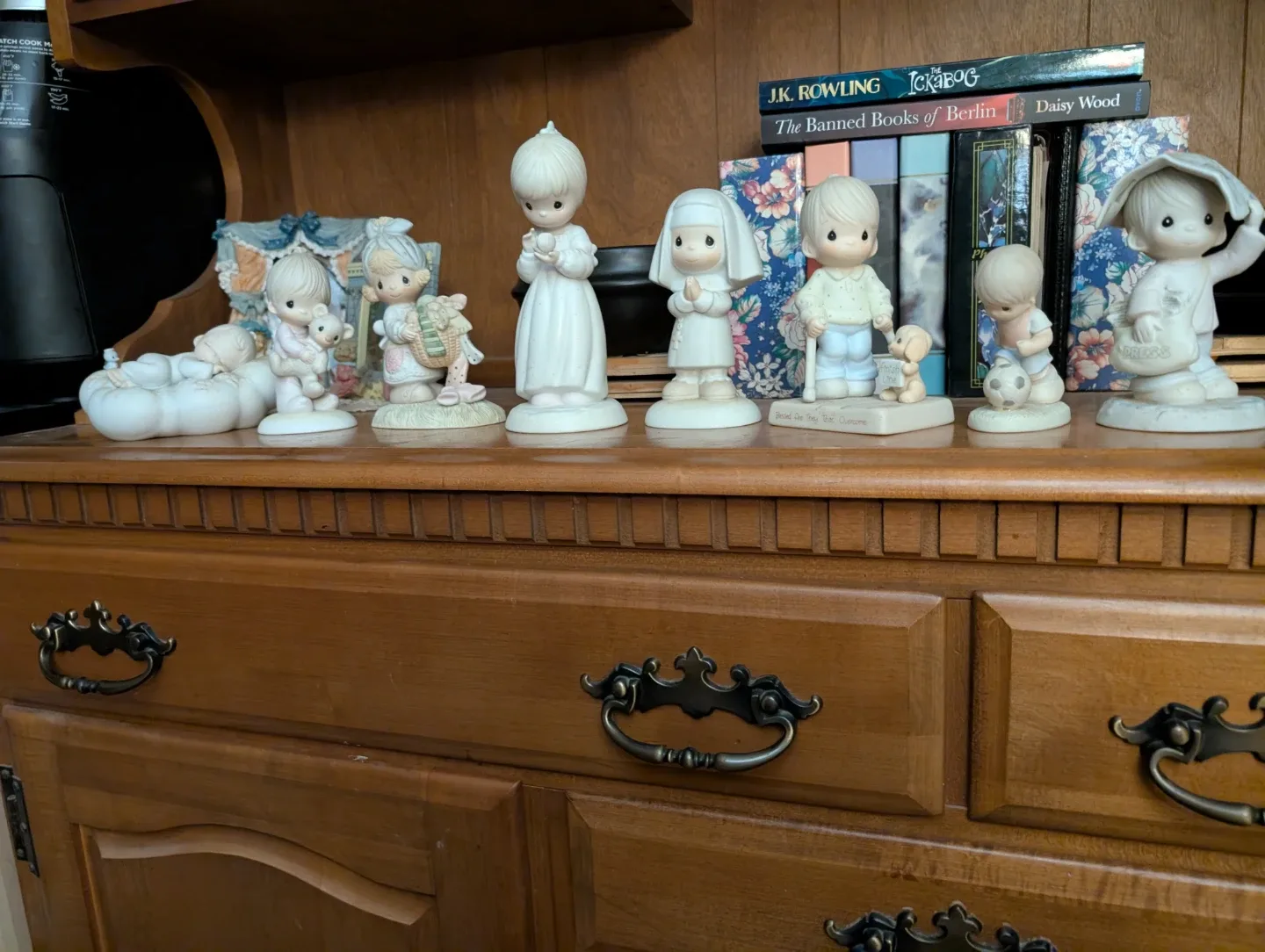 Precious Moments Figurines image indicator(2)