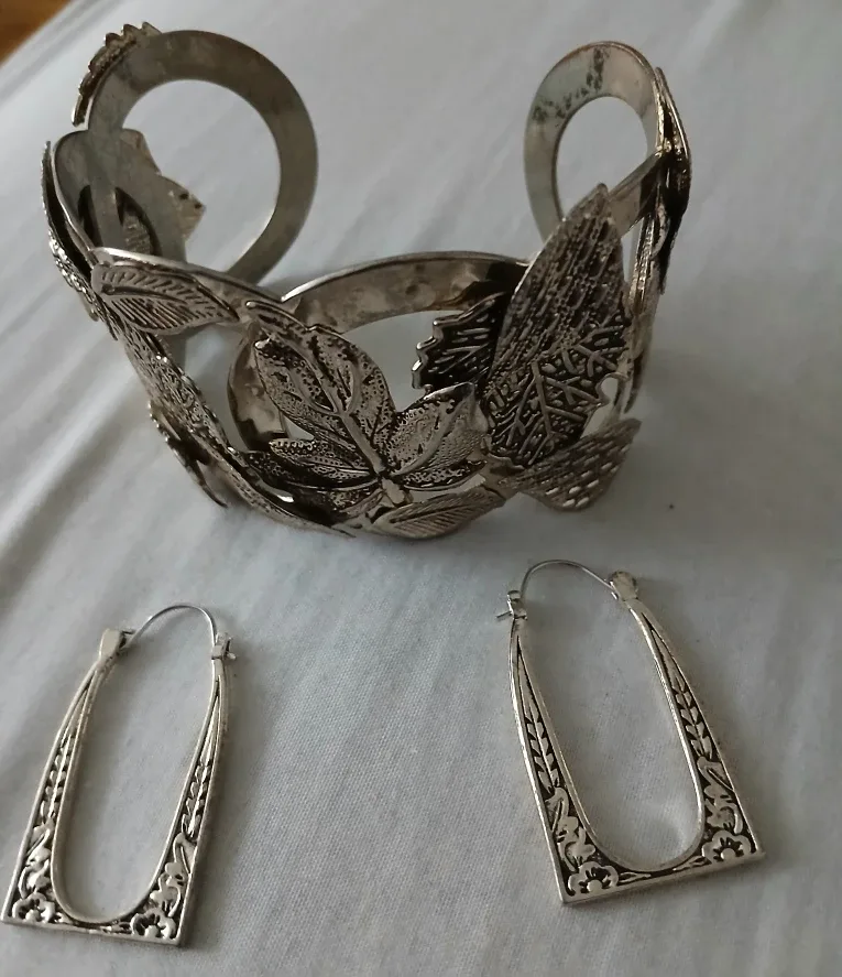 Vintage Silver Tone Cuff Bracelet & Earrings Set