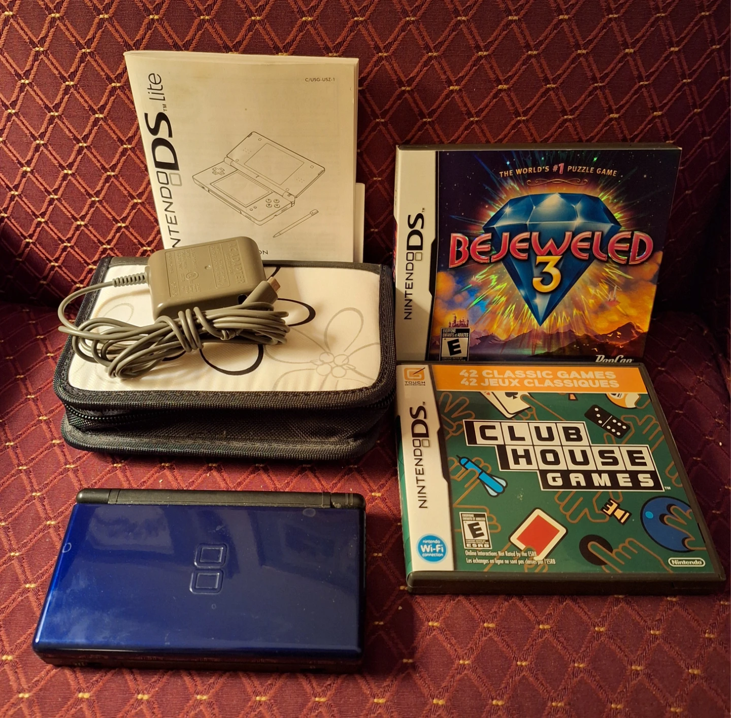 Nintendo DS Lite plus 2 Games