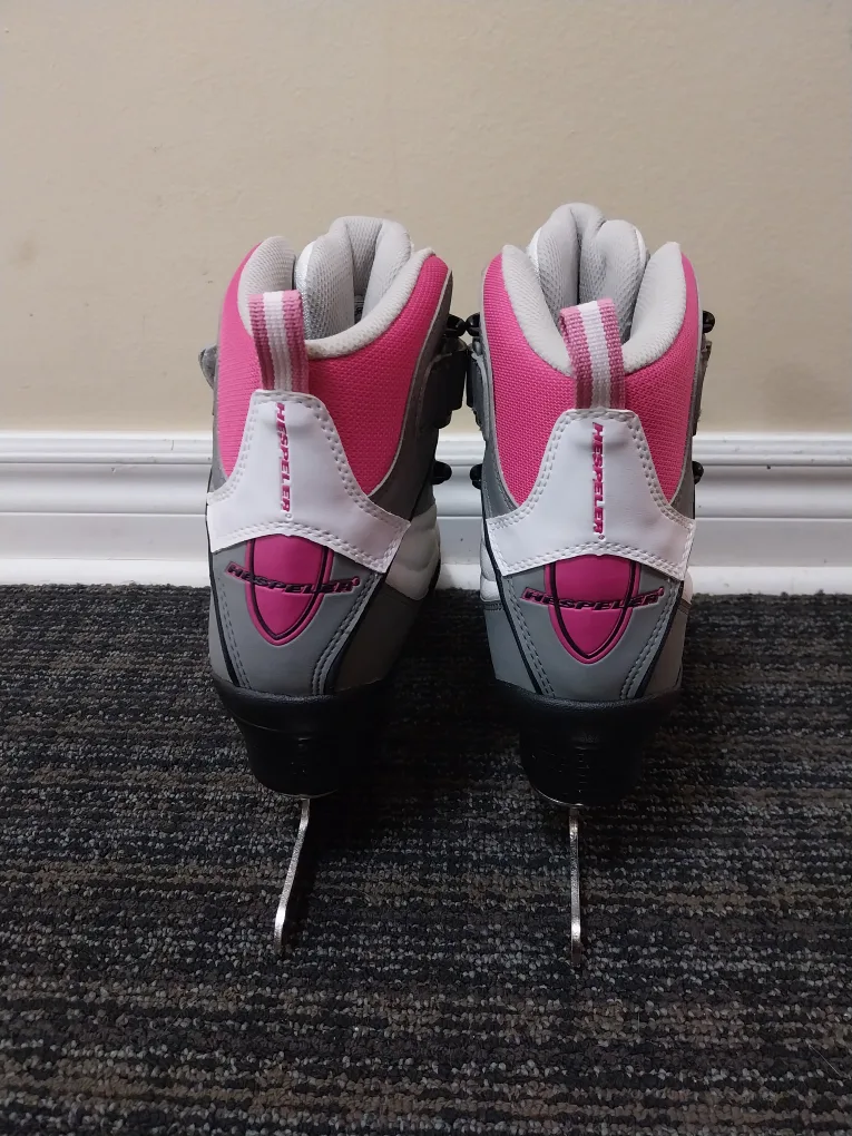 Women's/ Girls's Hespeler Figure Skates  - Size 5 (Fits 5-6) image indicator(4)