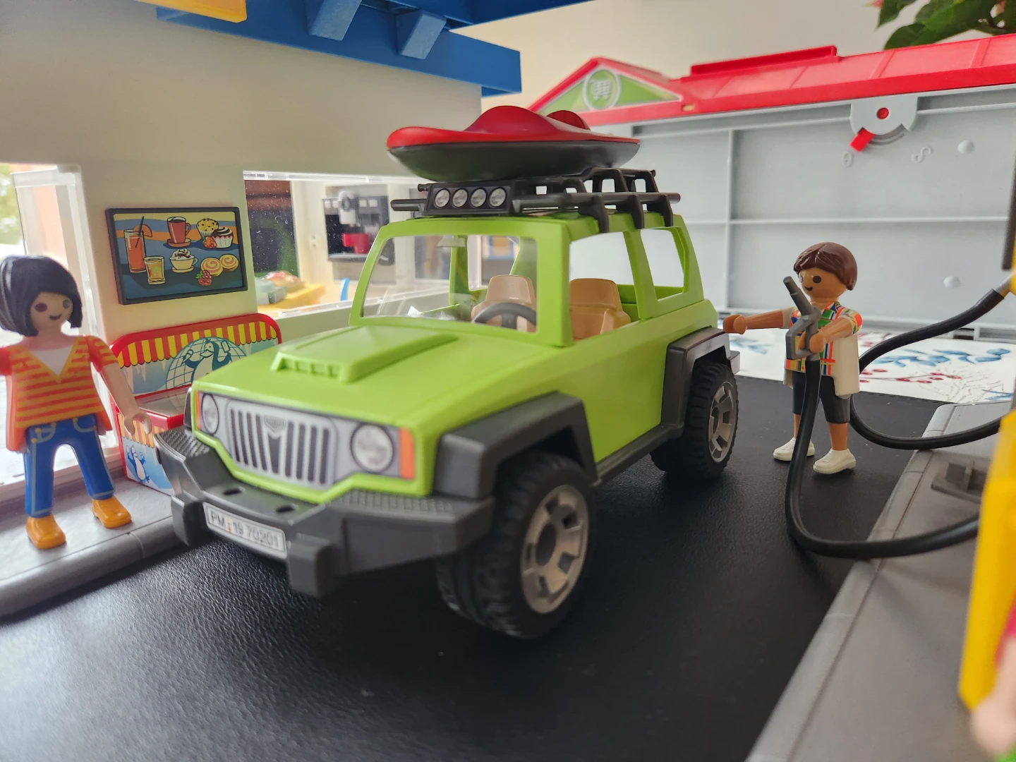 Playmobil Gas Station + Mechanic Shop + Tow Truck Playset - photo 3