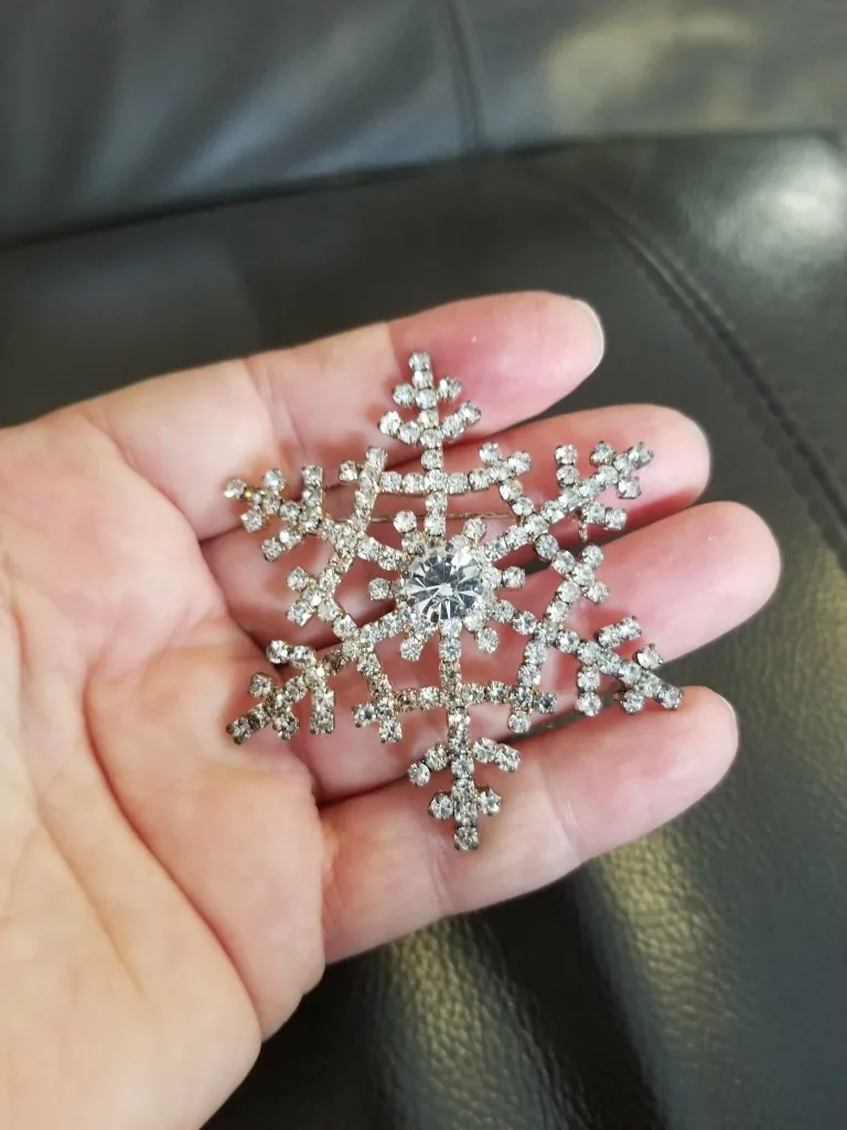 Snowflake Rhinestone Brooch Pin image indicator(2)