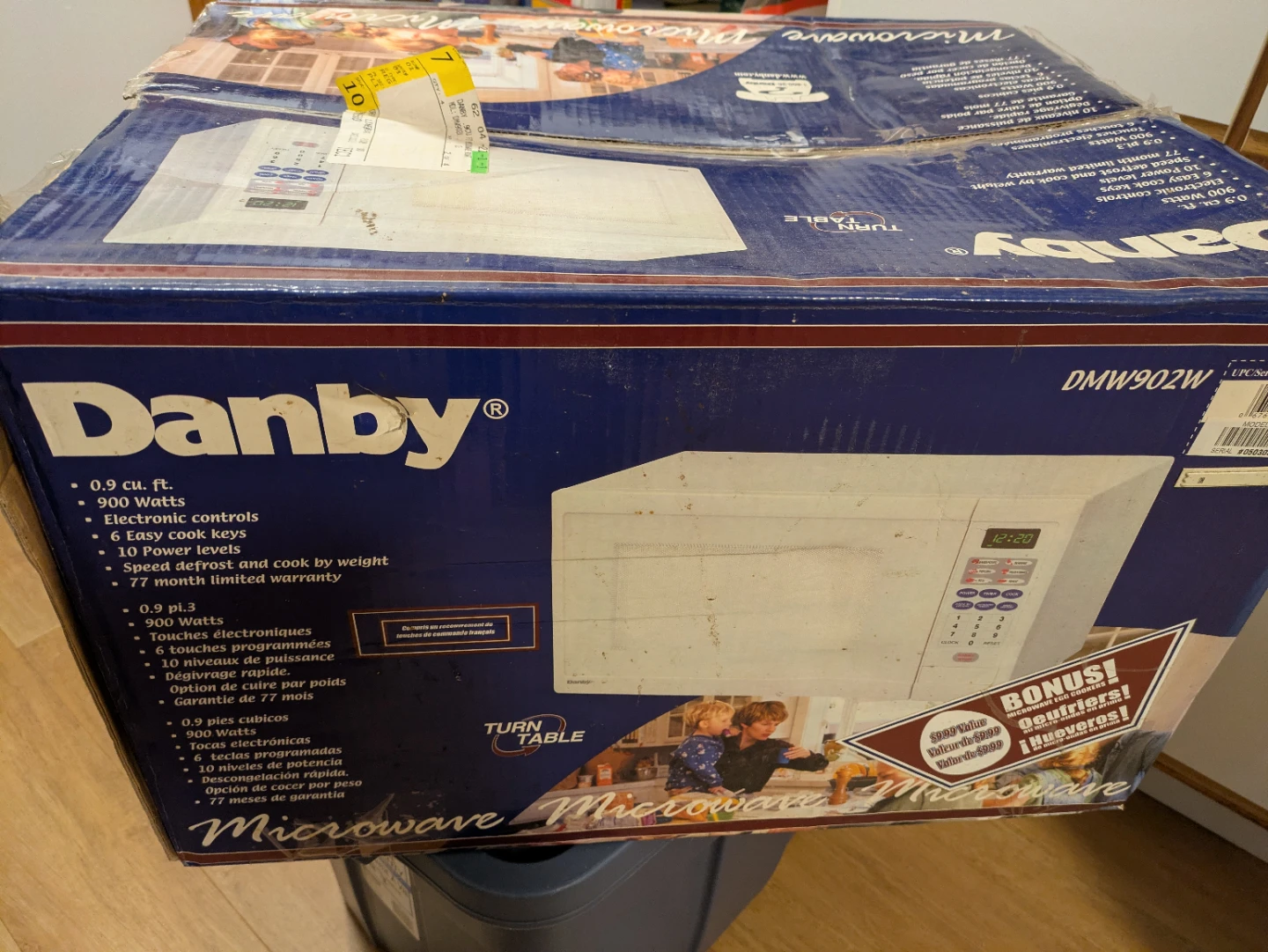 Danby .9 cu ft Microwave - 900 Watts - photo 3
