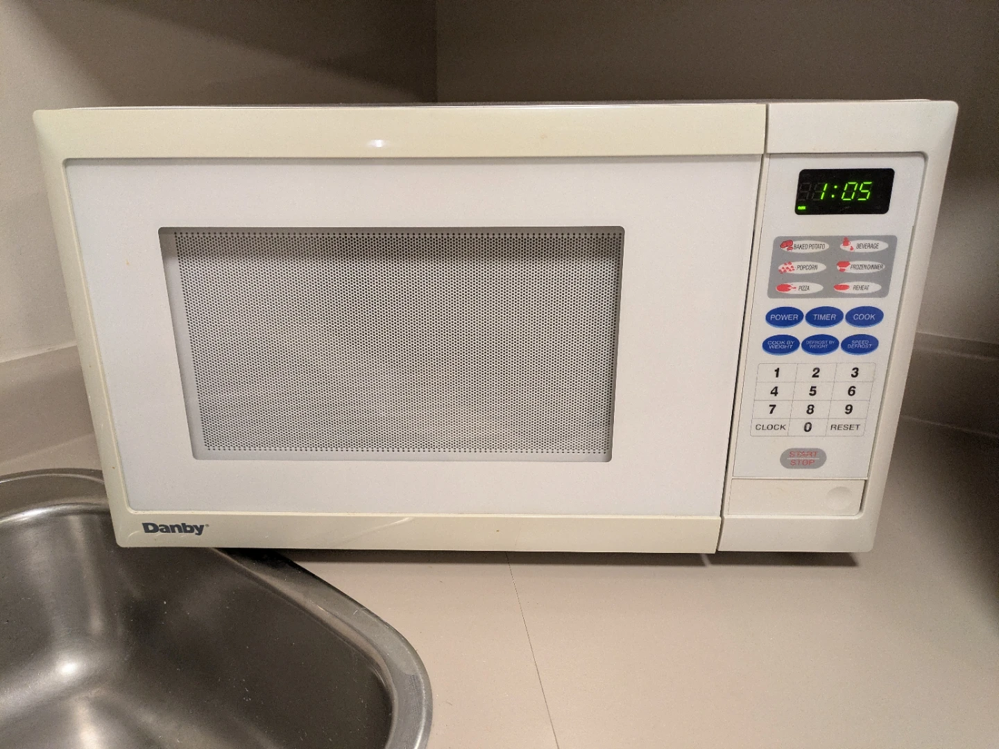Danby .9 cu ft Microwave - 900 Watts