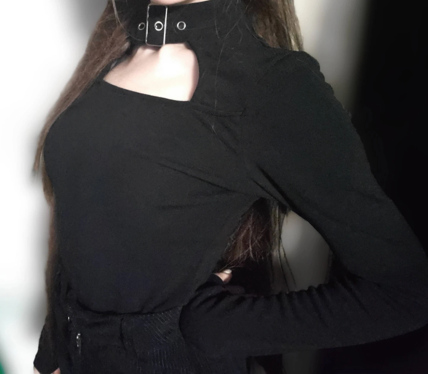Black choker long sleeve top