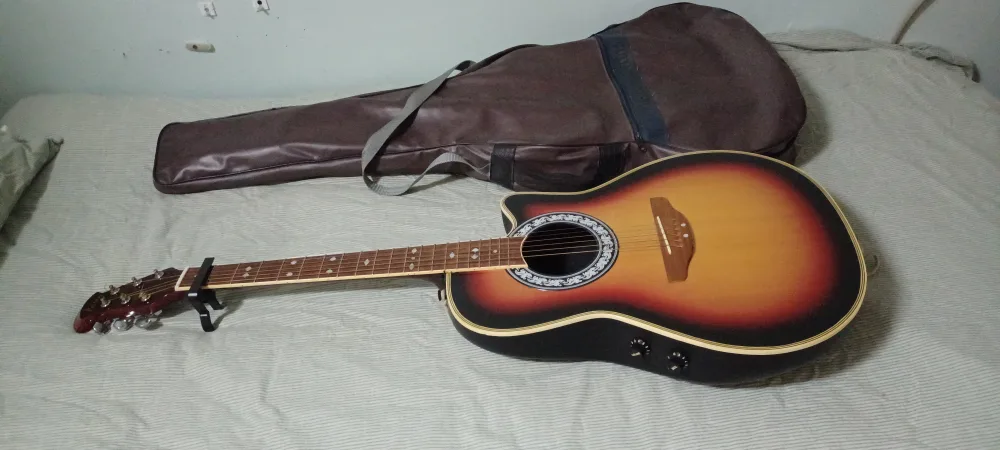 guitar plus case good condition