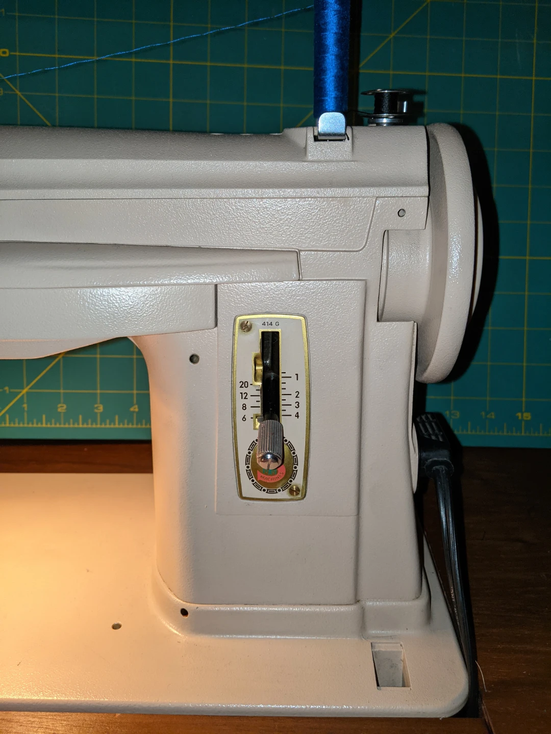 Singer 414G Sewing Machine - photo 2