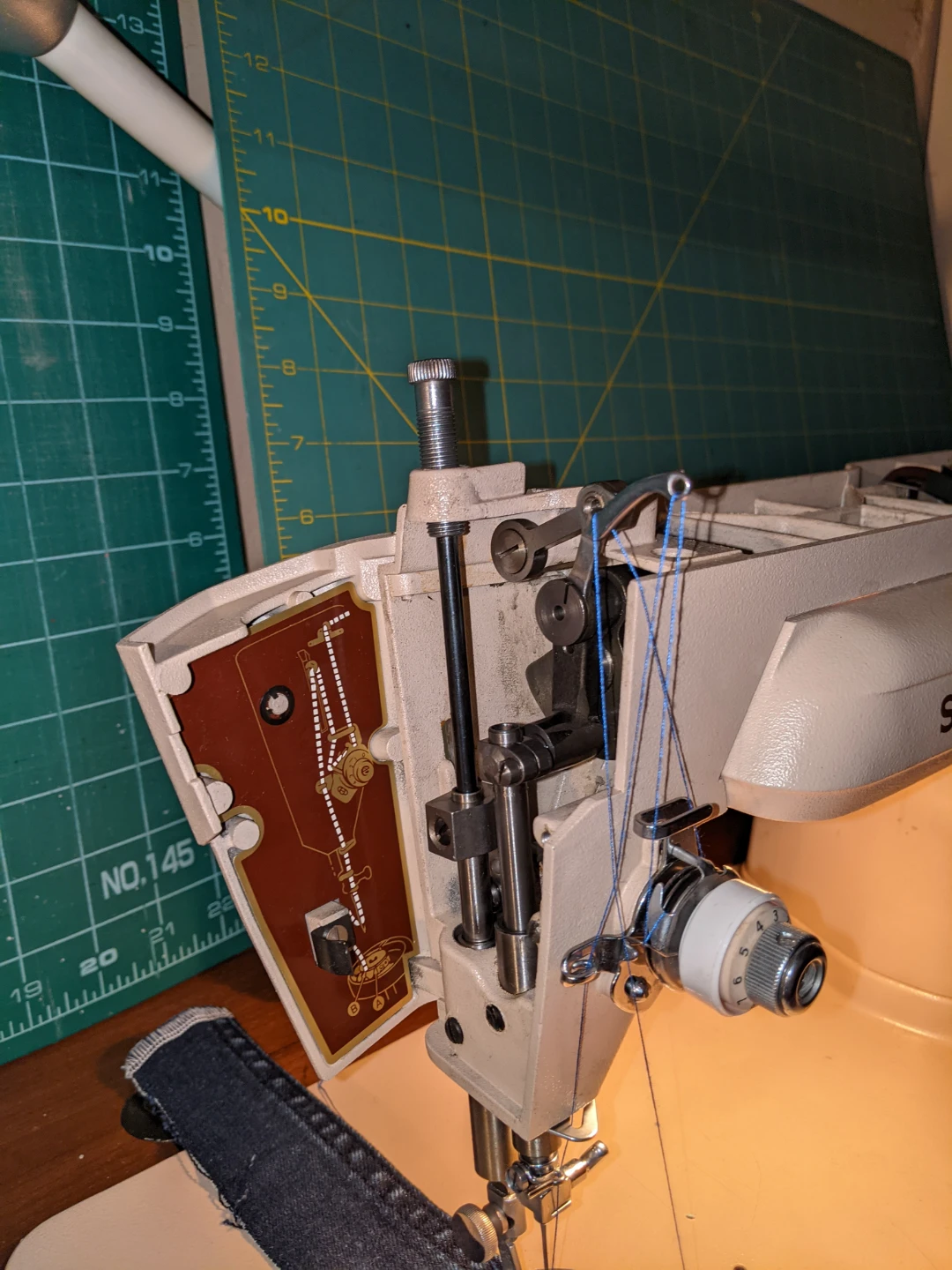 Singer 414G Sewing Machine - photo 4