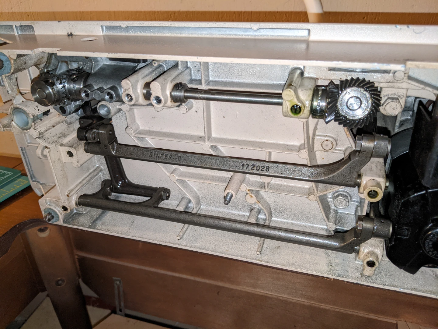 Singer 414G Sewing Machine - photo 5