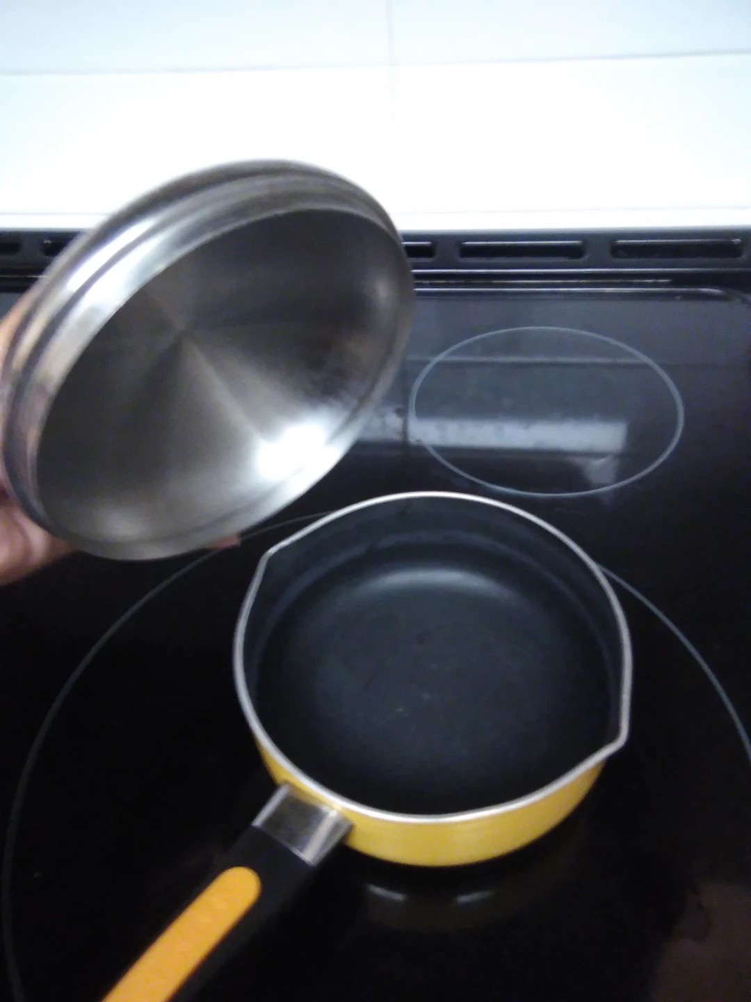 Cute Small Yellow Non-Stick Pot with Stainless Steel Lid - photo 2