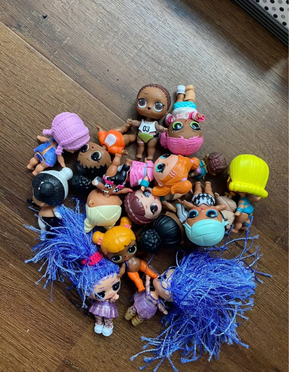 Lot of LOL Surprise Dolls & Accessories - photo 3