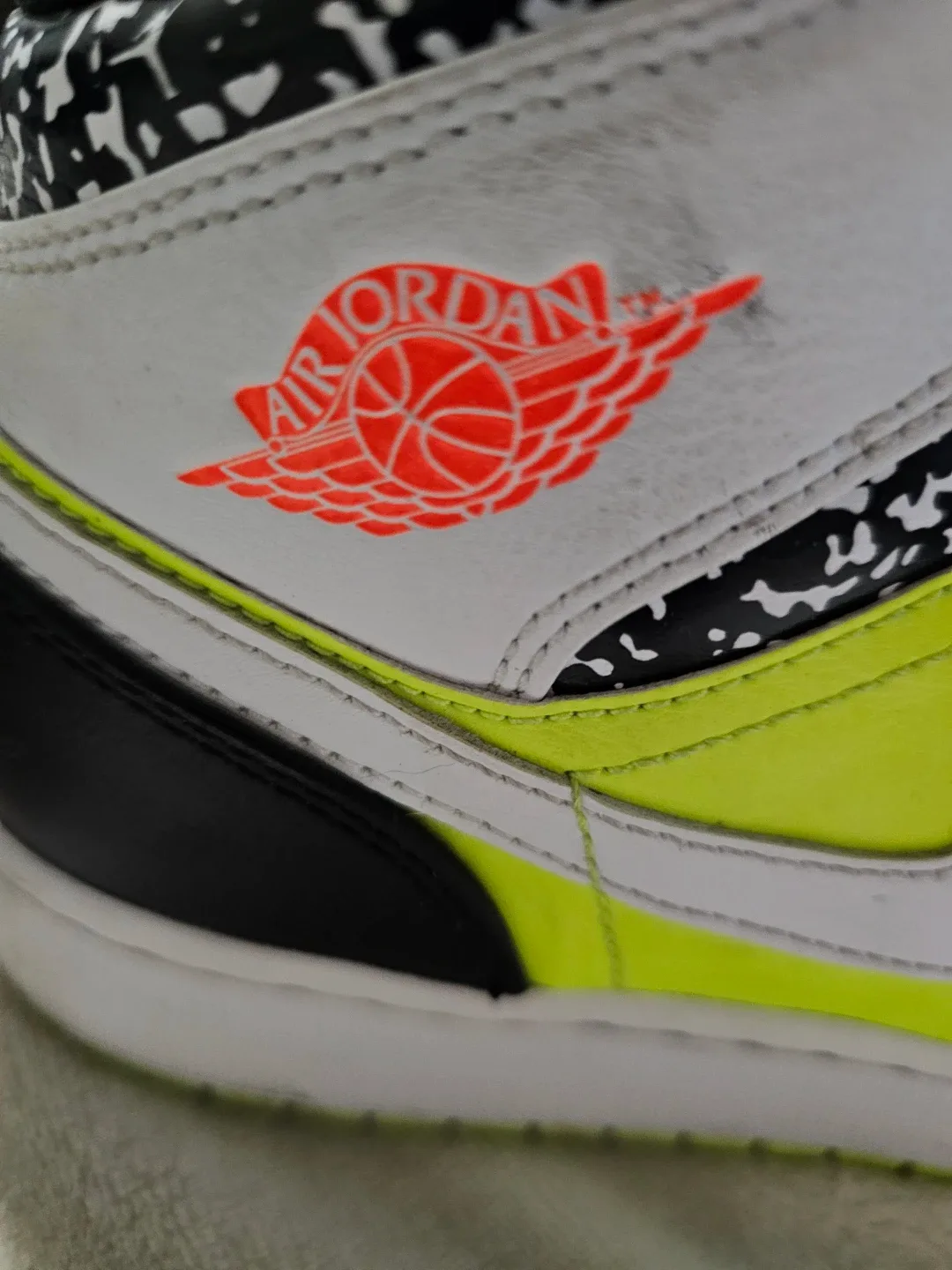 Air Jordan 1 Mid Notebook GS image indicator(6)