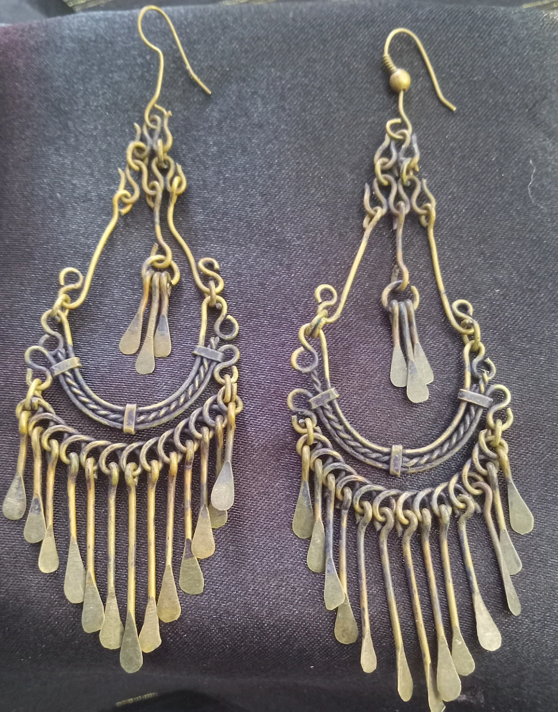 1980's Gold Tone Dangle Earrings