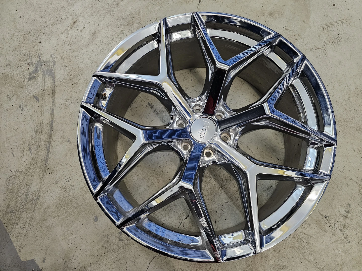 24" NICHE CHROME WHEEL (1 ONLY) 6×135