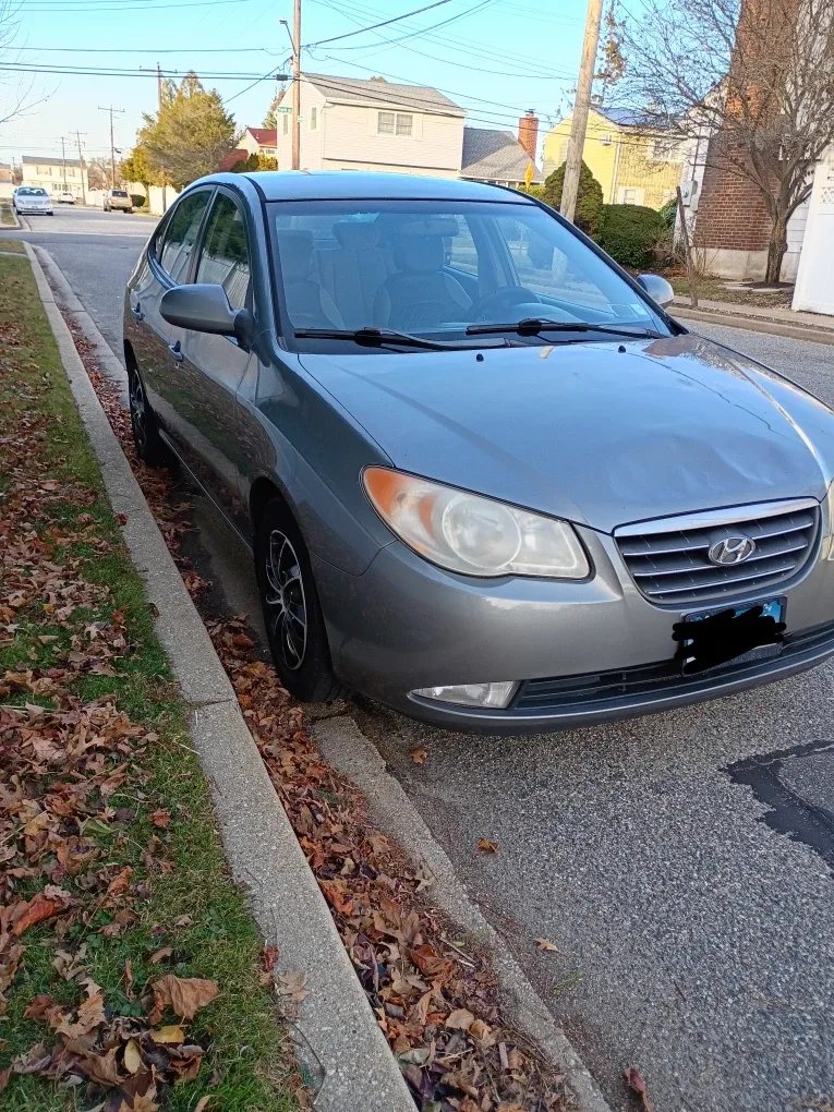 Hyundai Elantra - Gray Sedan