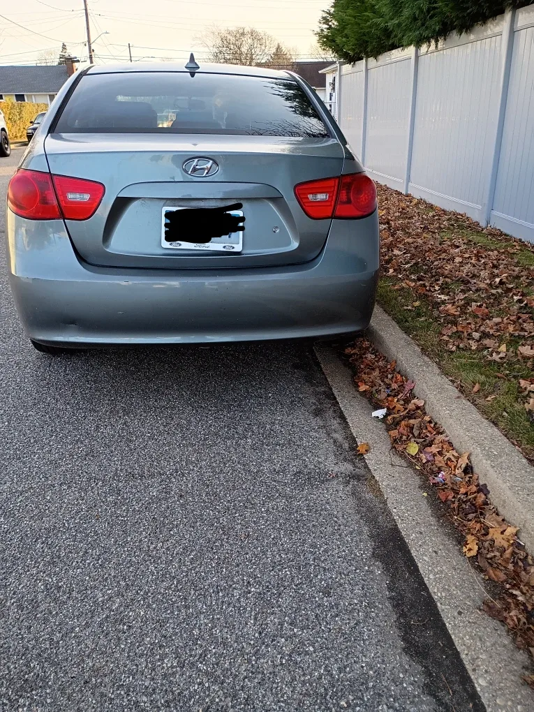 Hyundai Elantra - Gray Sedan image indicator(4)