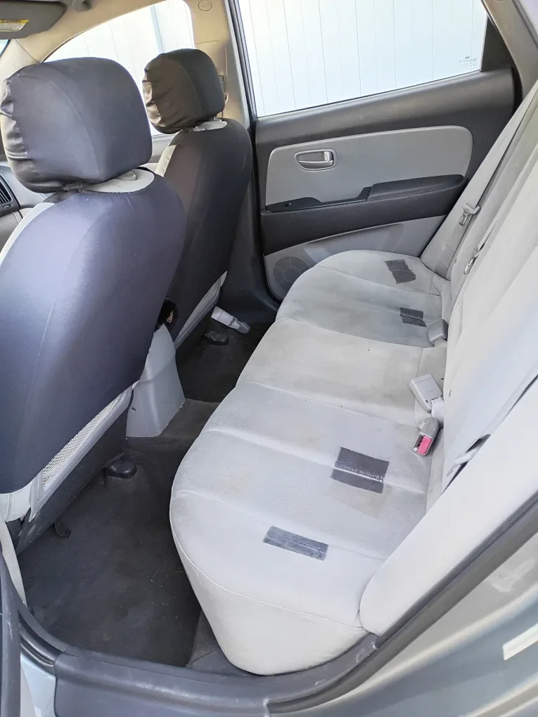 Hyundai Elantra - Gray Sedan image indicator(6)