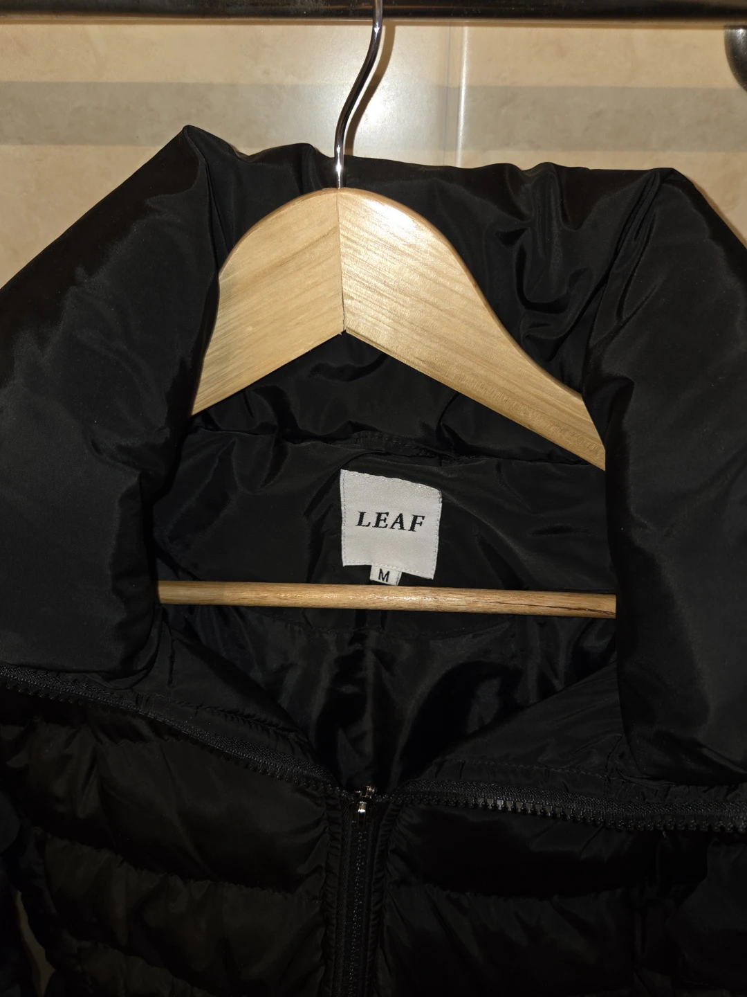 LEAF Black Puffer Jacket - Size M - photo 4