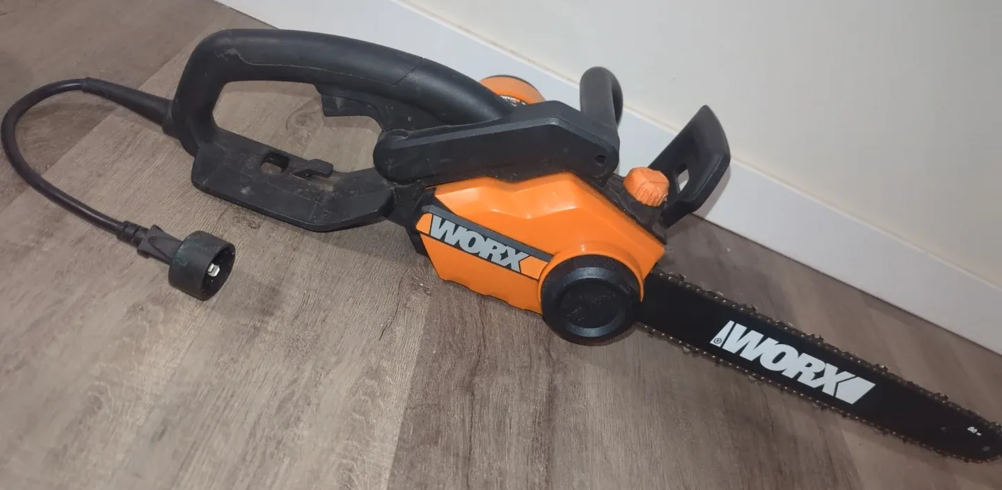 Worx WG304.1 Electric Chainsaw, 18 inch