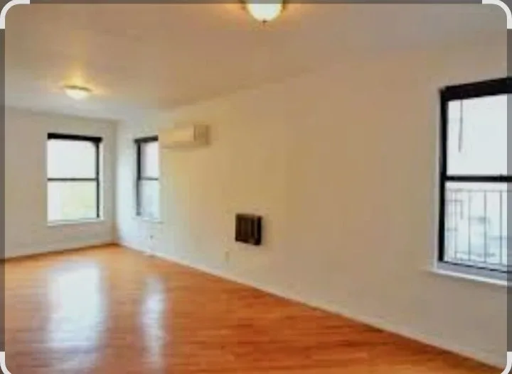 Sublease Studio Apt in E Harlem by the E River image indicator(2)